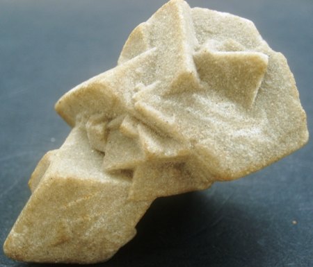 Pseudo Sand nach Calcit, Fontainebleau, Frankreich.jpg