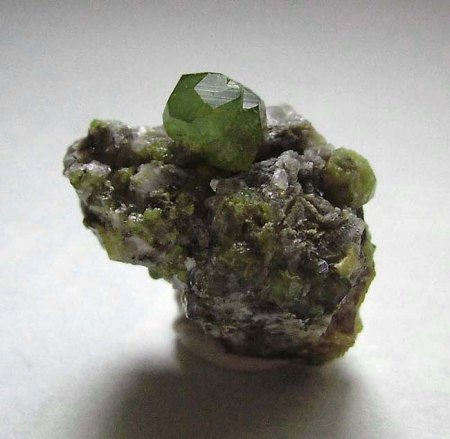 Granat_Demantoid_Tubussis_Namibia_1_Peter.jpg