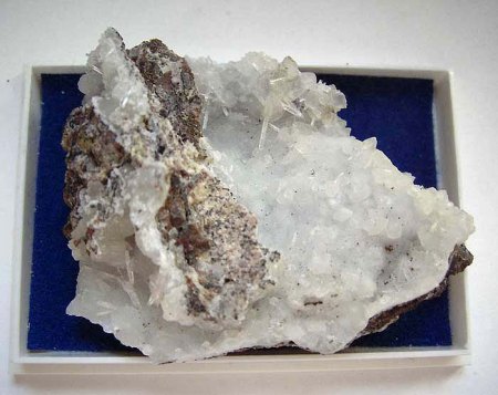 _Natrolith xx_Calcit xx_KS_Steinbruch am Michelsberg_Katzenbuckel_Eberbach_Odenwald_Hessen_Peter.jpg