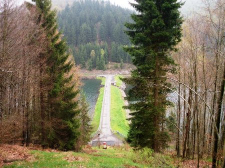 Blick auf die Vorstaumauer.JPG