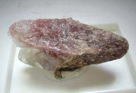 _Wenkit xx zw. u. auf Quarz_KS_Blei-Silber-Zinkerz Mine Garpenberg-Norra_Dalarna_Schweden_Peter.jpg