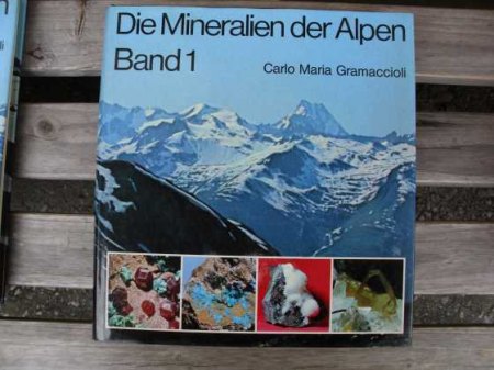 buch Mineralien der Alpen.jpg