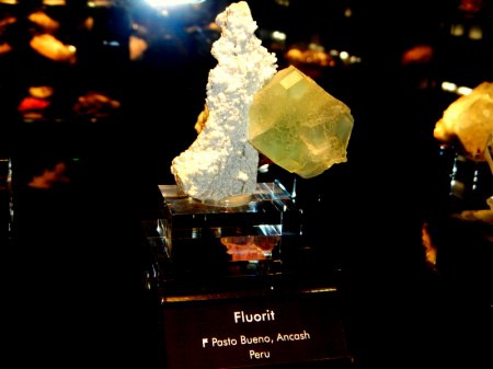 Fluorit                    F Pasto Bueno, Ancash-Peru.JPG