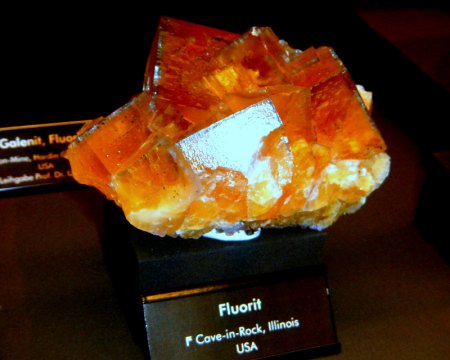 Fluorit                     F Cave in Rock, Illinois-USA.JPG