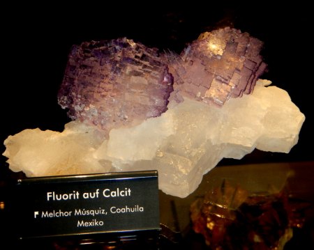 Fluorit auf Calcit      F Melchor Musquiz, Coahuila-Mexiko.JPG