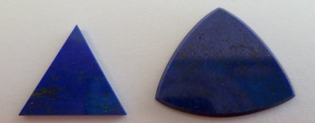 Lapis Lazuli Dreieck Platte (Ringplatte) und Trillion Platte (Ringplatte) mit einem Abzug, beide flach poliert.JPG