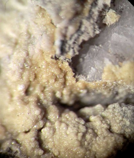 _Unbestimmtes Mineral auf Silber-Arsen-NS_Stollen Pöhla_Rev. Tellerhäuser_Erzgebirge_Sachsen_Peter.JPG