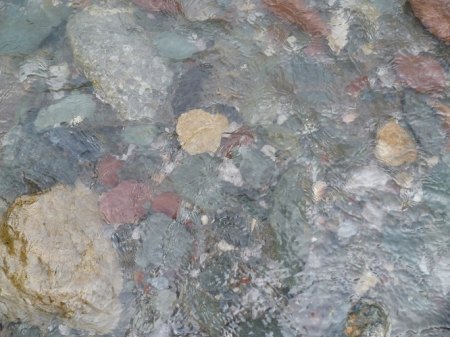 Steine im Wasserbett der Kundler Klamm.JPG
