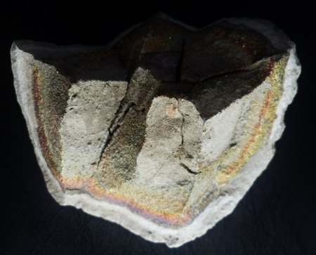 Chalkopyrit Geode ca 8x7x5cm.JPG