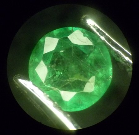 Smaragd unter dem Mikroskop.JPG