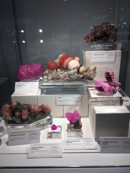 Pinkfarbene Mineralien_Sammlung Spann.JPG