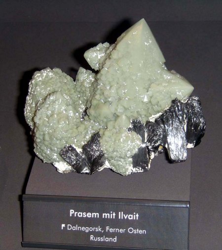 _terra mineralia_Prasem mit Ilvait_Dalnegorsk_Ferner Osten_Russland_Peter_16.10.10.JPG