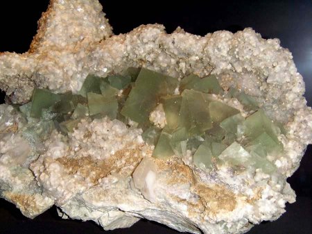 _terra mineralia_Fluorit-Calcit-Großstufe_Dalnegorsk_Ferner Osten_Russland_Peter_16.10.10.JPG