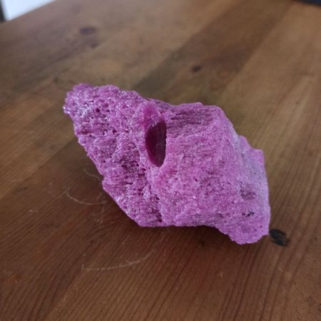 Hilfe zu einem Objekt / Mineral / Stein... in lila/pink