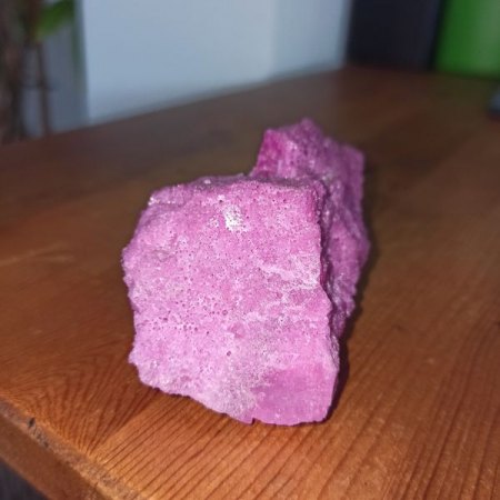 Hilfe zu einem Objekt / Mineral / Stein... in lila/pink
