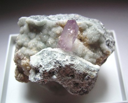 Bergkristall mit Amethyst und unbekannten Einschlüssen