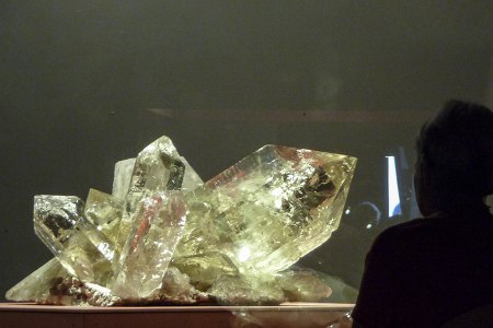 Bergkristall vom Planggenstock. Siehe die Proportion zwischen Kopf und Kristall!