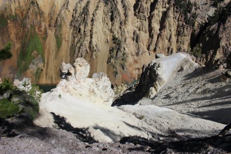 Pudel aus Tuff am Rand des Canyons