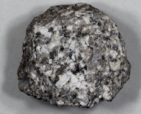Lesestein Squamish, vermutlich Granit