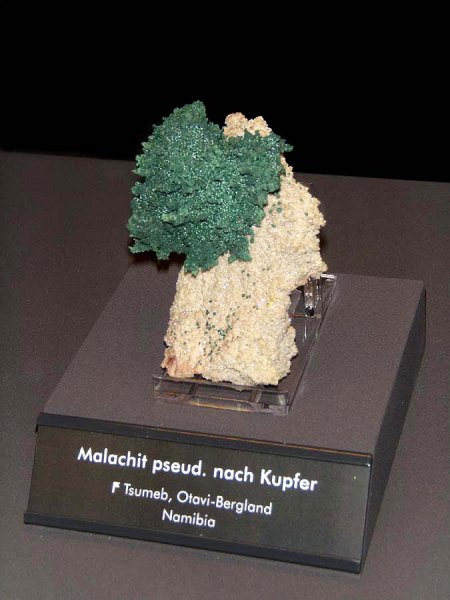 _terra mineralia_Malachit pseudomorph n. Kupfer_Tsumeb_Namibia_Peter_16.10.10.JPG