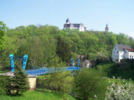 Neue Hängebrücke in Rochsburg.jpg