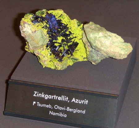 _terra mineralia_Zinkgartrellit Azurit_Tsumeb_Namibia_Peter_16.10.10.JPG