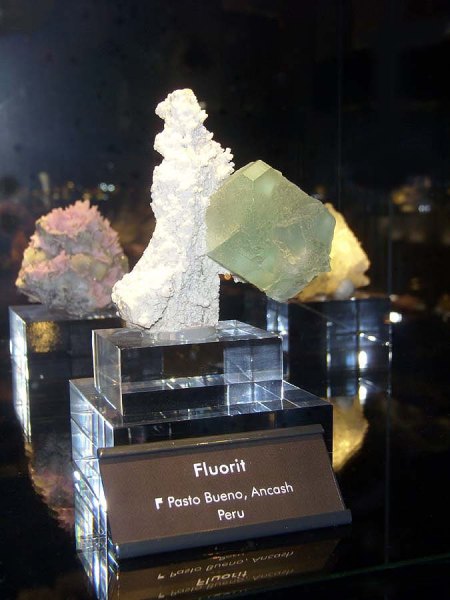 _terra mineralia_Fluorit_Pasta Bueno_Ancash_Peru_Peter_16.10.10.JPG