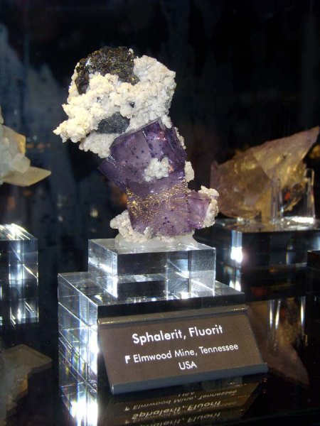 _terra mineralia_Sphalerit Fluorit_Elmwood Mine_Tennesee_USA_Peter_16.10.10.JPG