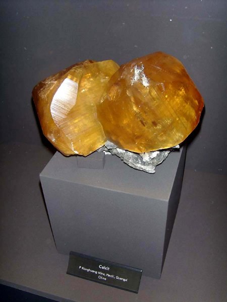 _terra mineralia_Calcit Doppel_Guangxi_China_Peter_17.10.10.JPG