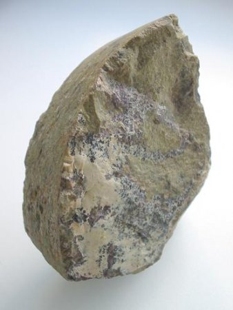 Garnierit mit Magnetit und beigefarbenem Chalcedon von Callenberg-Süd. Hierbei handelt es sich um den Teil eines Bohrkernes!.jpg