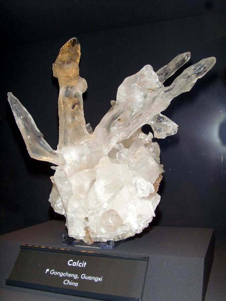 _terra mineralia_Calcit stalaktitisch 2_Guangxi_China_Peter_17.10.10.JPG