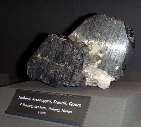 _terra mineralia_Ferberit Arsenopyrit Stannit Quarz_Yizhang_Hunan_China_Peter_16.10.10.JPG
