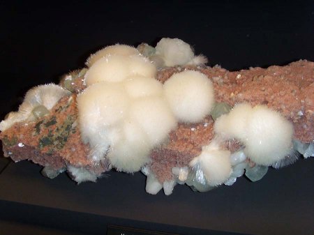 _terra mineralia_Mesolith Apophyllit Riesenstufe_Maharashtra_Indien_Peter_17.10.10.JPG