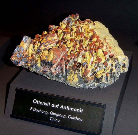 _terra mineralia_Ottensit auf Antimonit_Guizhou_China_Peter_16.10.10.JPG