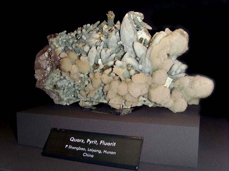 _terra mineralia_Quarz Pyrit Fluorit_Hunan_China_Peter_17.10.10.JPG