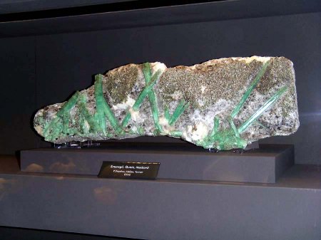 _terra mineralia_Smaragd Quarz Muskovit Riesenstufe_Yunnan_China_Peter_17.10.10.JPG