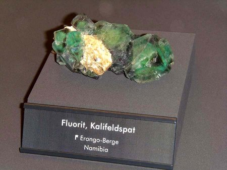 _terra mineralia_Fluorit Kalifeldspat_Erongo Namibia_Peter_16.10.10.JPG