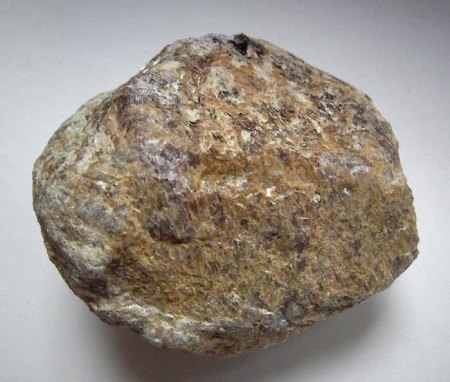 Granat Pyrop-Kristall 8,5 cm weiß_Phengit_Talk_Val Gilba_Dora Maira Massiv_Piemont_Italien_Rückseite_Peter.JPG