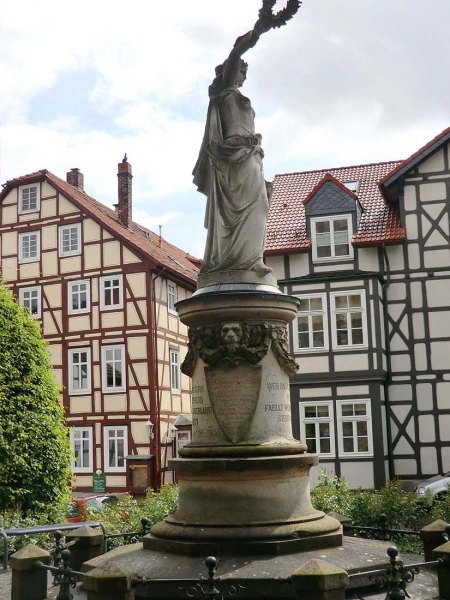 _Korbach_Altstadt_Museum_Statue_2_27.6.13.JPG